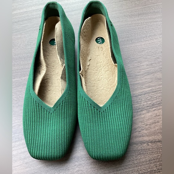 Green Women's Flats - Picture 1 of 5